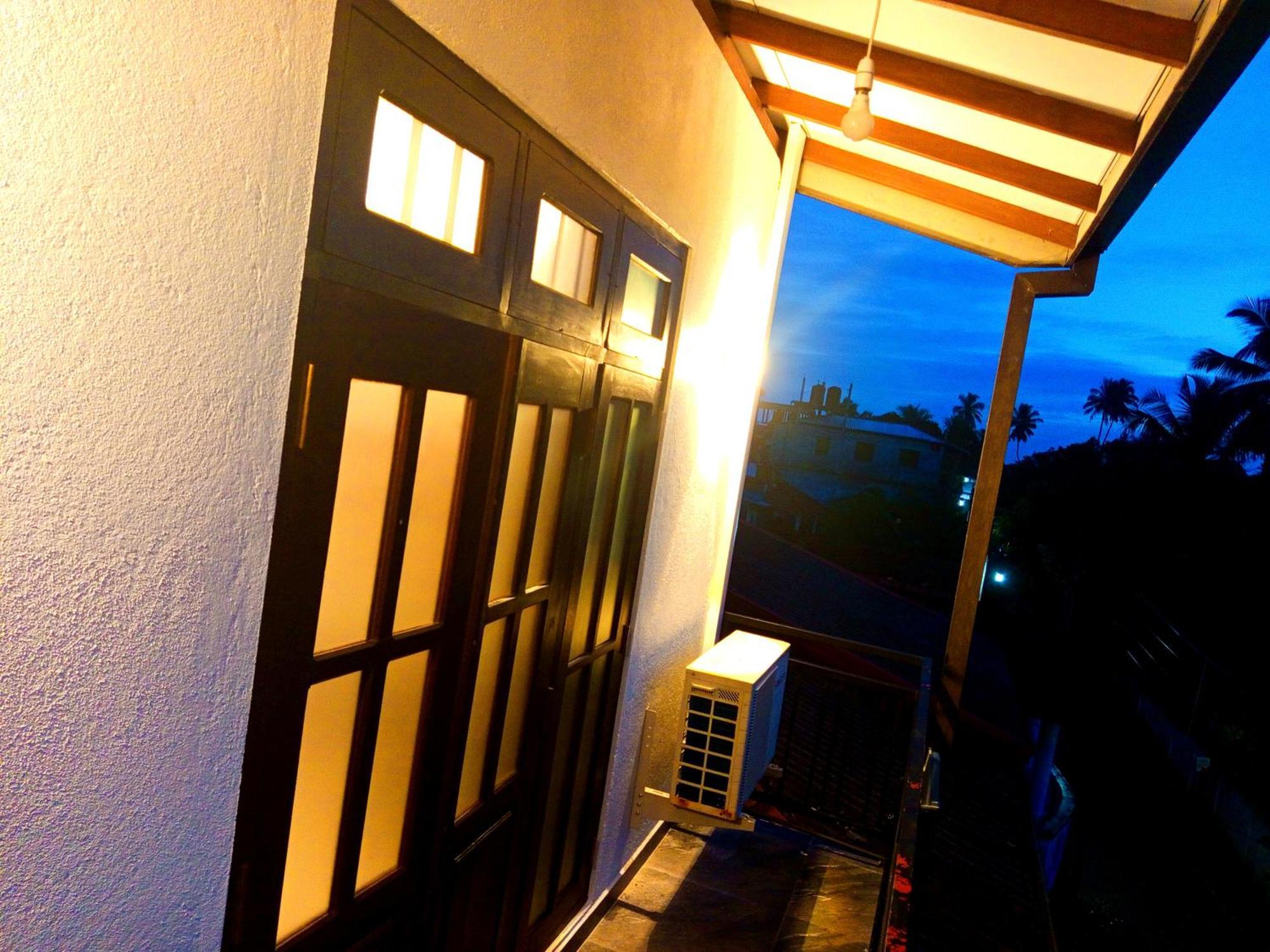 Olu Bunk Apartment Dickwella Exterior photo